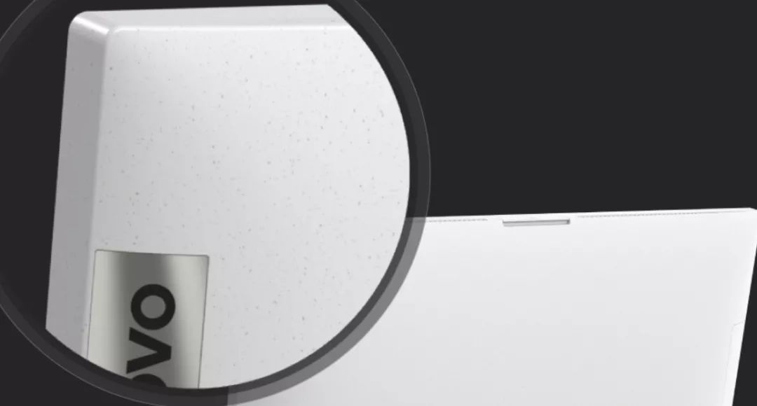 再生塑料“颗粒度”有点大，容易出现黑点，麻斑，不如将计就计把颗粒质感突显起来。